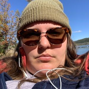 Meet your Posher, Carrie